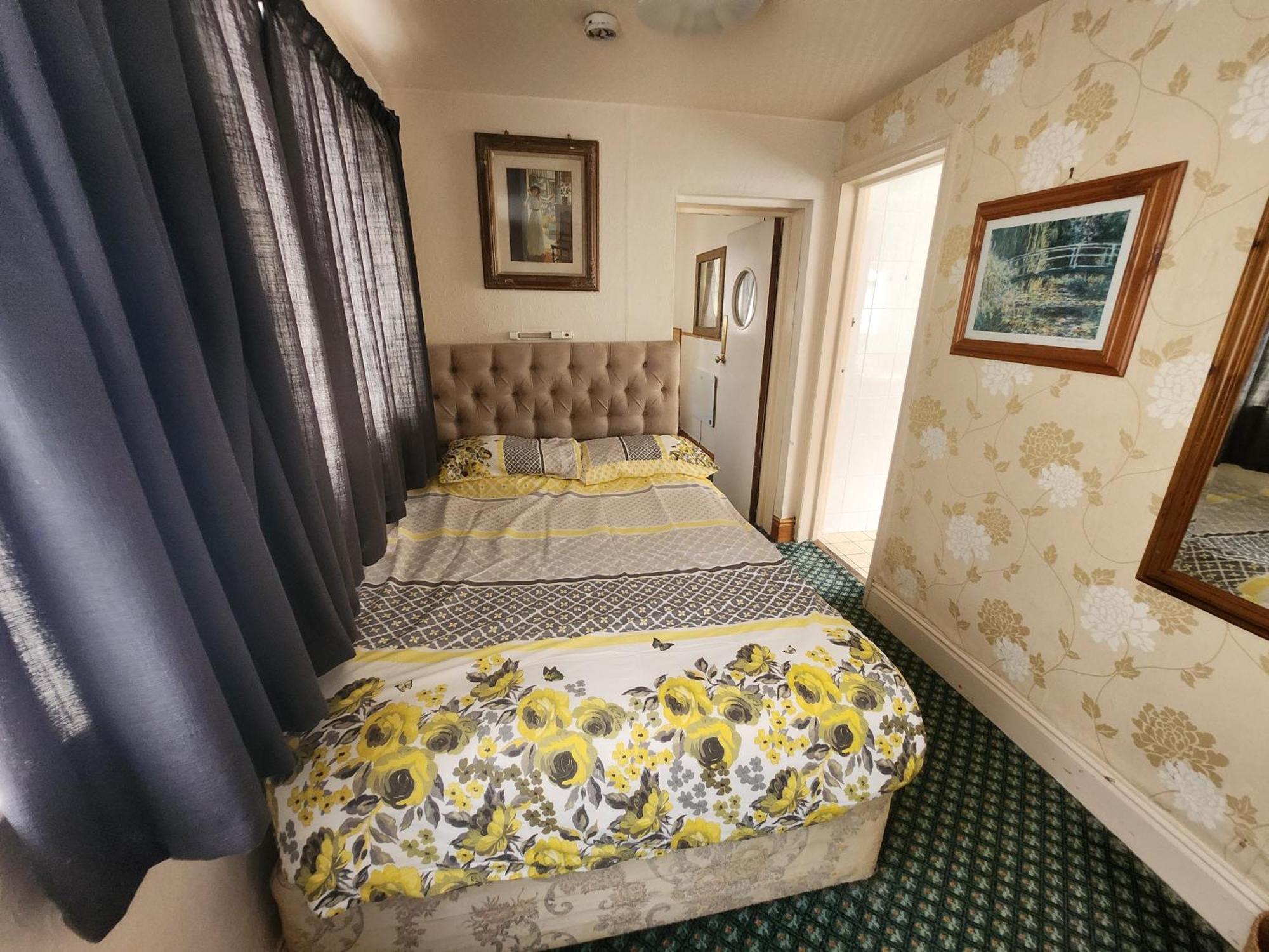 Queens Guest House 비스턴 외부 사진